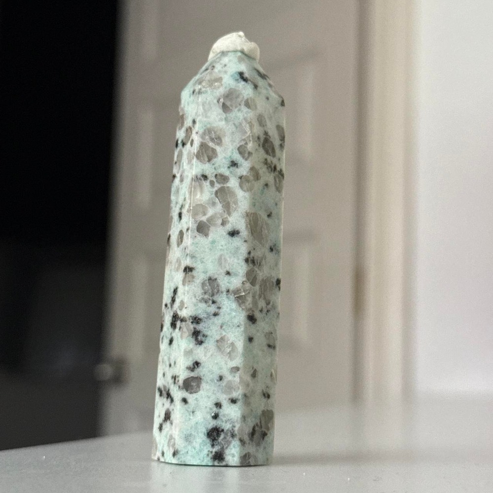 Kiwi Jasper Tower, Crystal, Home Decor